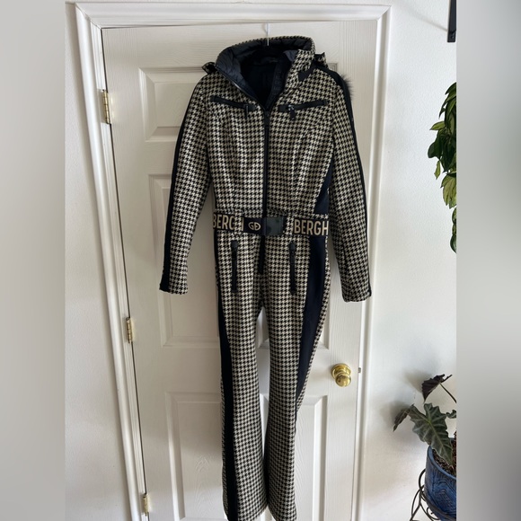 Cream houndstooth ski suit by goldbergh RARE piece. Size 8 - Picture 3 of 7